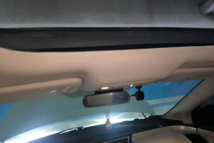 Used Nissan Murano 2015 2.5L XV RES Plus Two-Wheel-Drive Touring Edition Headliner