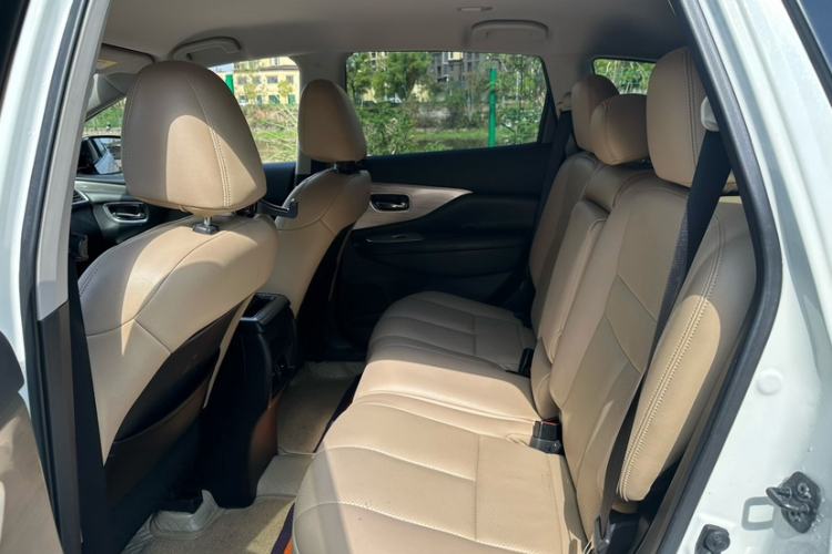 Used Nissan Murano 2015 2.5L XE Two-Wheel-Drive Elite Edition Interior 2