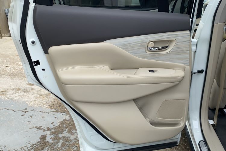 Used Nissan Murano 2015 2.5L XL Two-Wheel Drive Smart Edition Interior 6