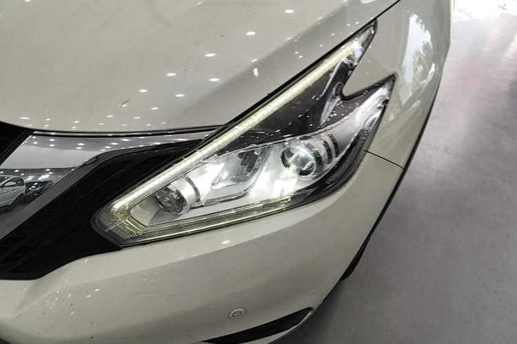 Used Nissan Murano 2015 2.5L XL Two-Wheel Drive Smart Edition Left Front Headlight