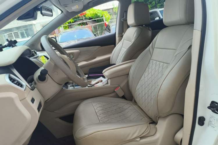 Used Nissan Murano 2015 2.5L XV RES Plus Two-Wheel-Drive Touring Edition Left Front Seat