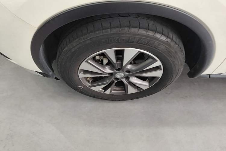 Used Nissan Murano 2015 2.5L XL Two-Wheel Drive Smart Edition Left Front Wheel Hub
