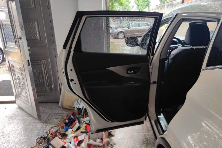 Used Nissan Murano 2015 2.5L XL Two-Wheel Drive Smart Edition Left Rear Door Interior