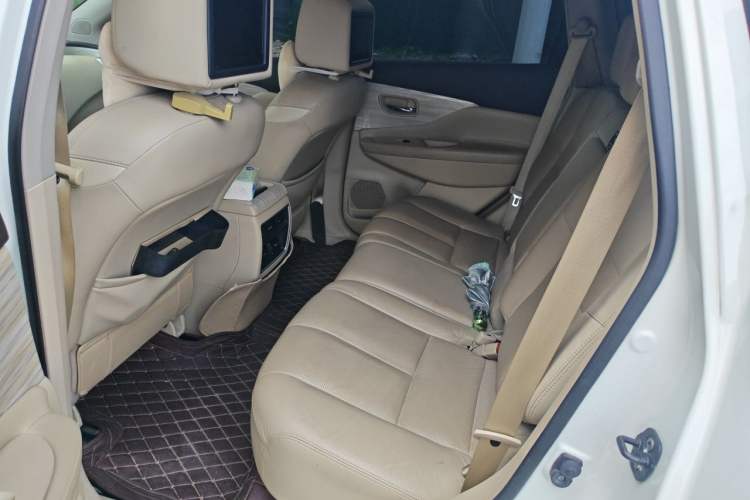 Used Nissan Murano 2015 2.5L XV RES Plus Two-Wheel-Drive Touring Edition Left Rear Seat