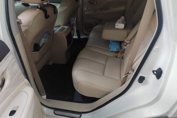Used Nissan Murano 2015 2.5L XV RES Plus Two-Wheel-Drive Touring Edition Left Rear Seat