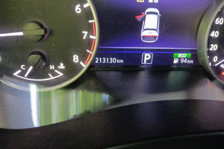 Used Nissan Murano 2015 2.5L XL Two-Wheel Drive Smart Edition Odometer Close Up