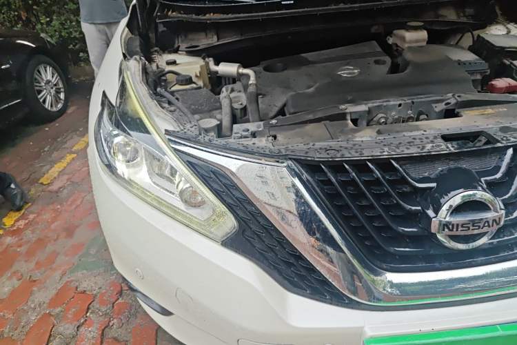 Used Nissan Murano 2015 2.5L XV RES Plus Two-Wheel-Drive Touring Edition Right Front Headlight