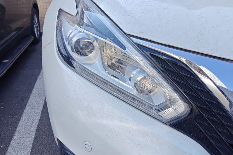 Used Nissan Murano 2015 2.5L XL Two-Wheel Drive Smart Edition Right Front Headlight