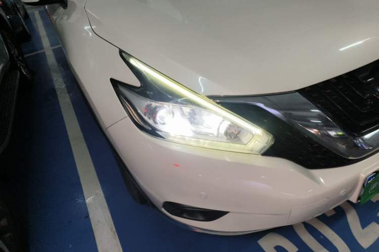 Used Nissan Murano 2015 2.5L XL Two-Wheel Drive Smart Edition Right Front Headlight
