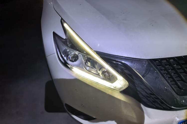 Used Nissan Murano 2015 2.5L XL Two-Wheel Drive Smart Edition Right Front Headlight
