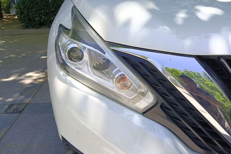 Used Nissan Murano 2015 2.5L XL Two-Wheel Drive Smart Edition Right Front Headlight