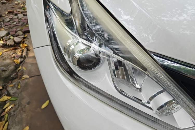 Used Nissan Murano 2015 2.5L XL Two-Wheel Drive Smart Edition Right Front Headlight