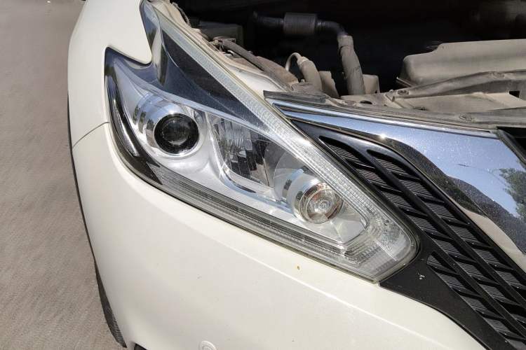 Used Nissan Murano 2015 2.5L XL Two-Wheel Drive Smart Edition Right Front Headlight