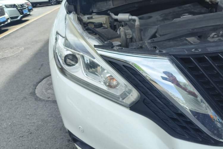 Used Nissan Murano 2015 2.5L XV RES Plus Two-Wheel-Drive Touring Edition Right Front Headlight