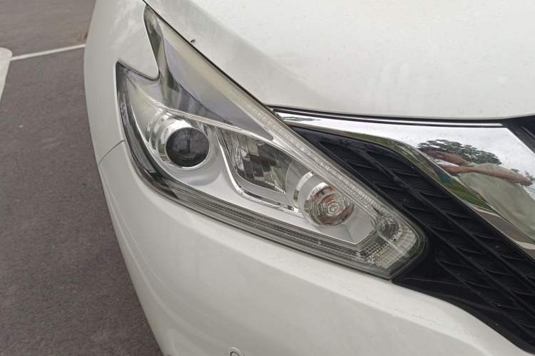 Used Nissan Murano 2015 2.5L XL Two-Wheel Drive Smart Edition Right Front Headlight
