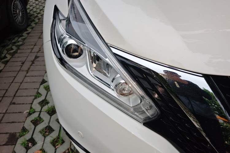 Used Nissan Murano 2015 2.5L XL Two-Wheel Drive Smart Edition Right Front Headlight