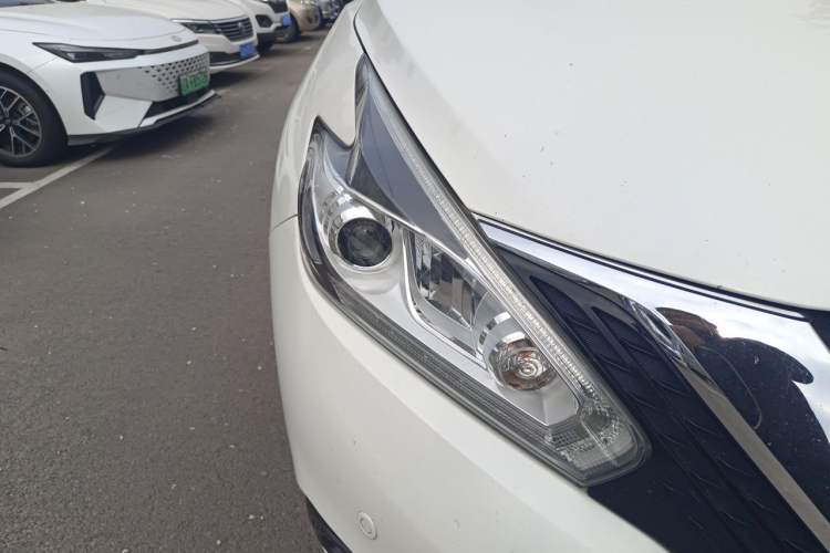 Used Nissan Murano 2015 2.5L XL Two-Wheel Drive Smart Edition Right Front Headlight