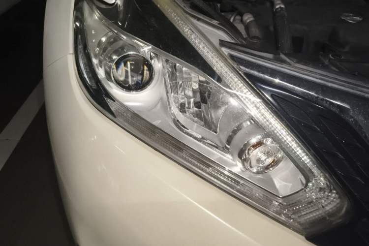Used Nissan Murano 2015 2.5L XL Two-Wheel Drive Smart Edition Right Front Headlight