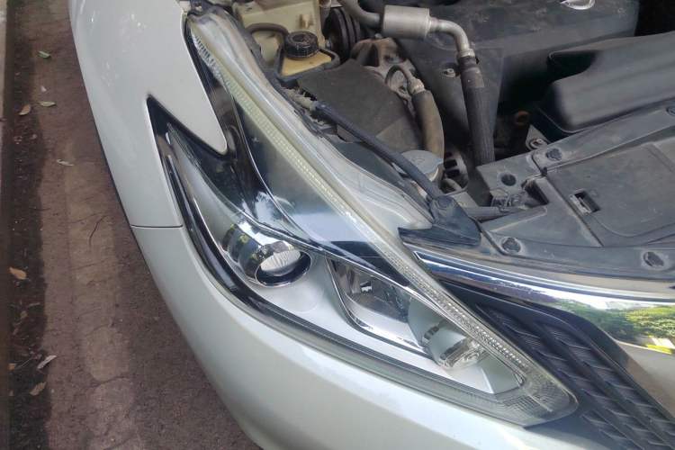 Used Nissan Murano 2015 2.5L XV RES Plus Two-Wheel-Drive Touring Edition Right Front Headlight