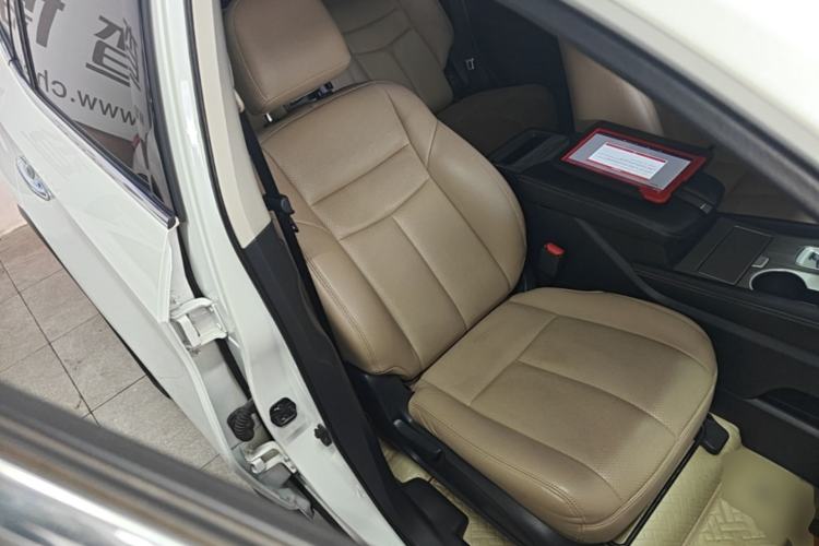 Used Nissan Murano 2015 2.5L XE Two-Wheel-Drive Elite Edition Right Front Seat
