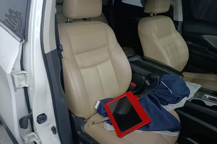 Used Nissan Murano 2015 2.5L XE Two-Wheel-Drive Elite Edition Right Front Seat