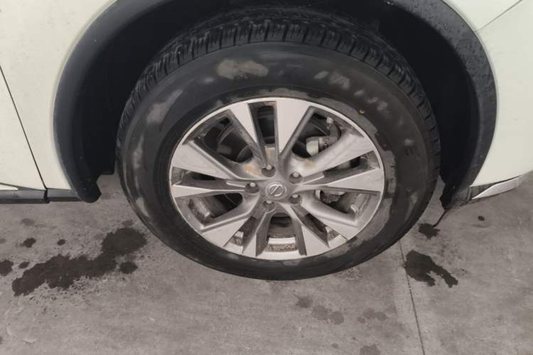 Used Nissan Murano 2015 2.5L XL Two-Wheel Drive Smart Edition Right Front Wheel Hub
