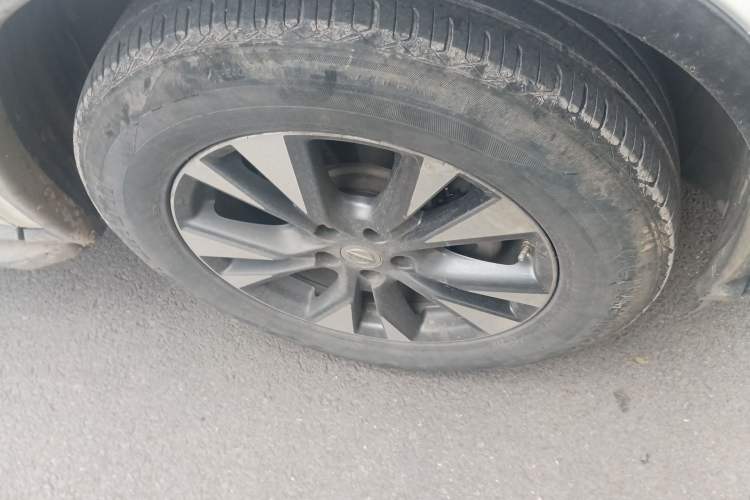 Used Nissan Murano 2015 2.5L XL Two-Wheel Drive Smart Edition Right Front Wheel Hub