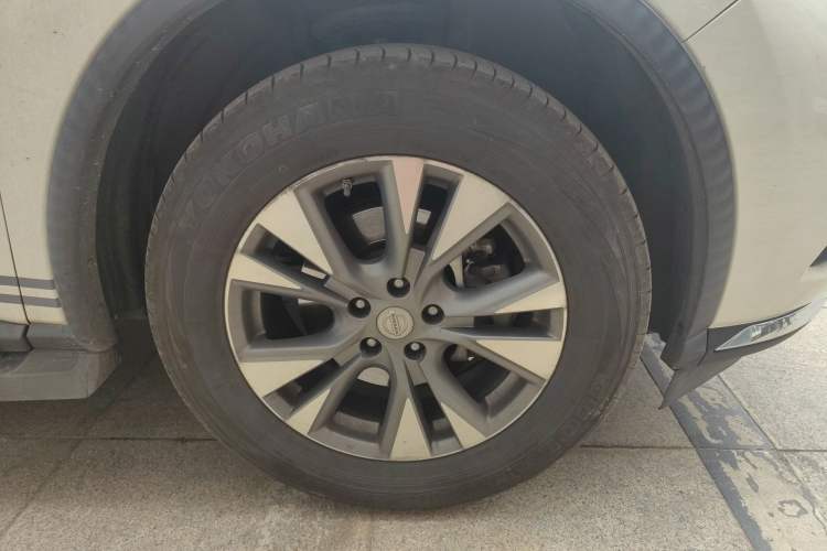 Used Nissan Murano 2015 2.5L XL Two-Wheel Drive Smart Edition Right Front Wheel Hub