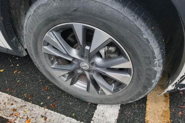 Used Nissan Murano 2015 2.5L XV RES Two-Wheel Drive Luxury Edition Right Front Wheel Hub