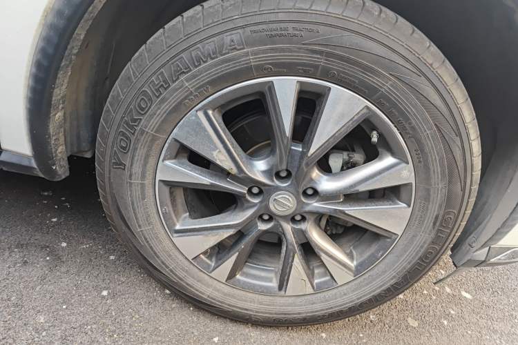 Used Nissan Murano 2015 2.5L XL Two-Wheel Drive Smart Edition Right Front Wheel Hub