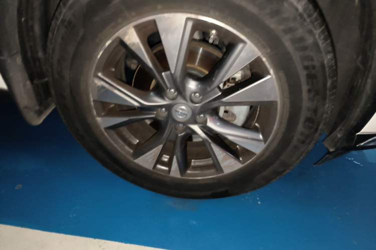 Used Nissan Murano 2015 2.5L XL Two-Wheel Drive Smart Edition Right Front Wheel Hub