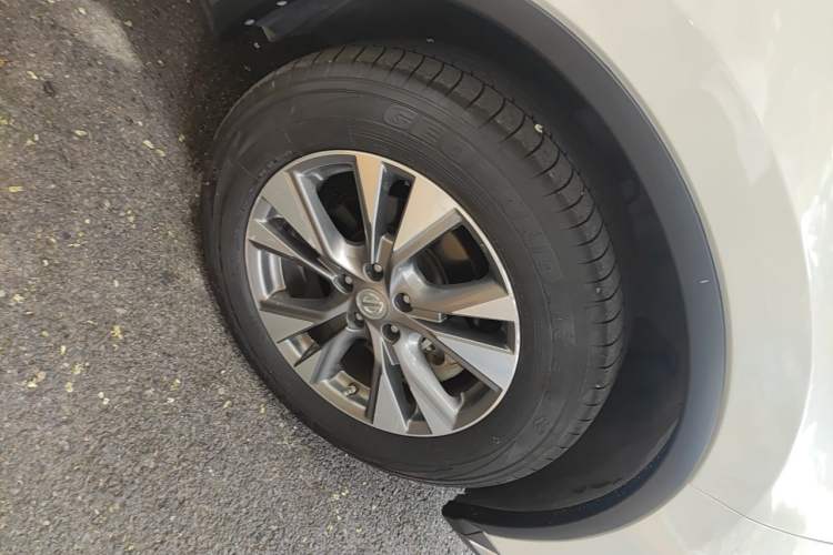 Used Nissan Murano 2015 2.5L XL Two-Wheel Drive Smart Edition Right Front Wheel Hub