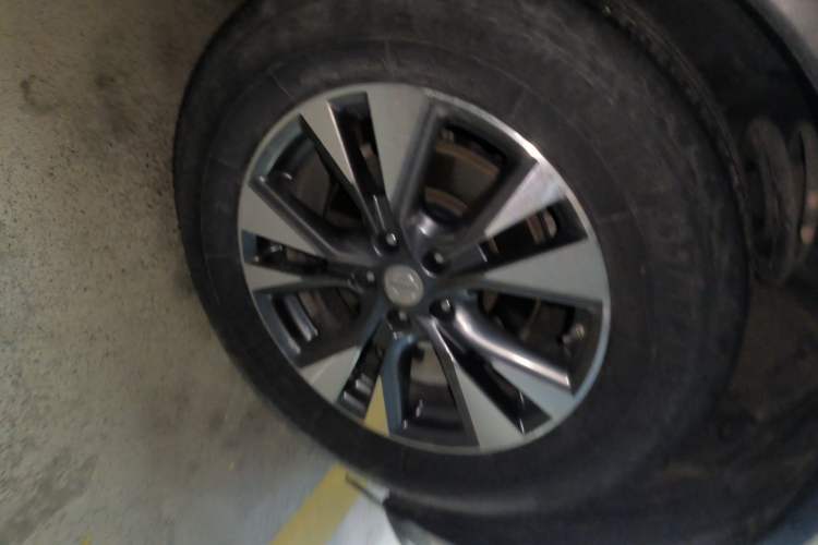 Used Nissan Murano 2015 2.5L XV RES Plus Two-Wheel-Drive Touring Edition Right Front Wheel Hub