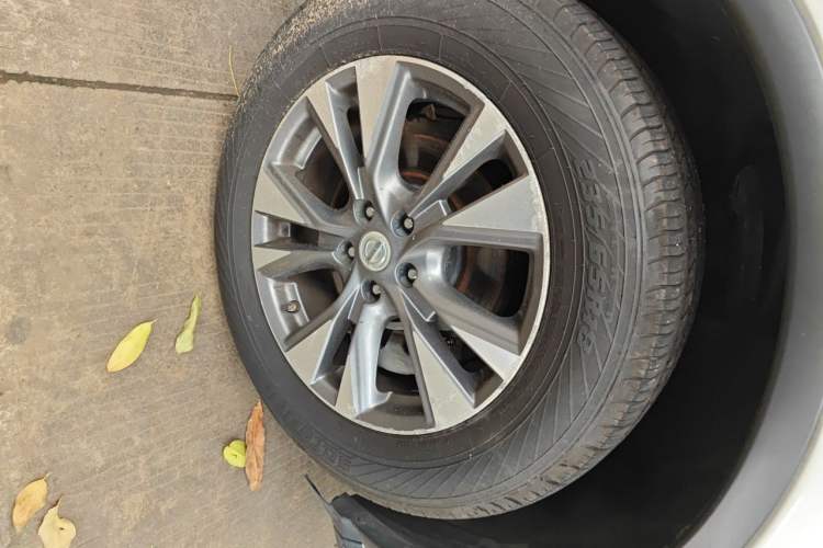 Used Nissan Murano 2015 2.5L XL Two-Wheel Drive Smart Edition Right Front Wheel Hub