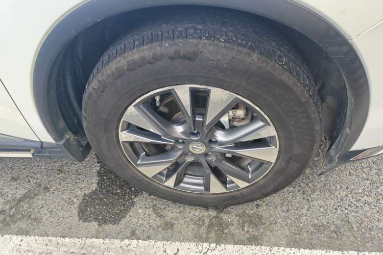 Used Nissan Murano 2015 2.5L XV RES Plus Two-Wheel-Drive Touring Edition Right Front Wheel Hub