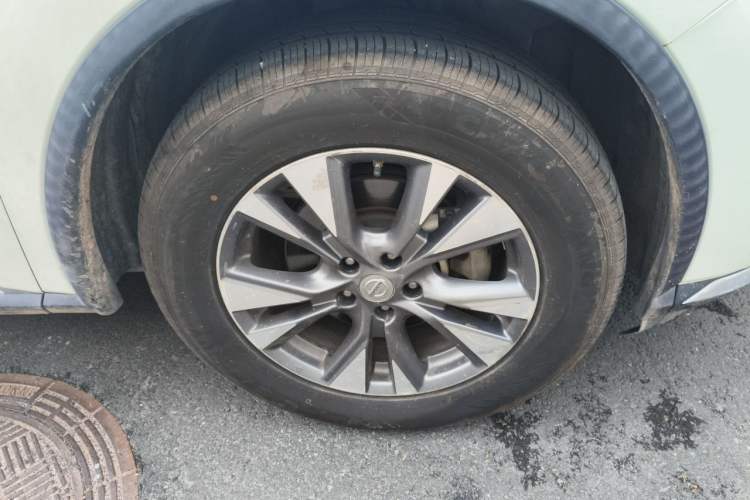 Used Nissan Murano 2015 2.5L XV RES Plus Two-Wheel-Drive Touring Edition Right Front Wheel Hub