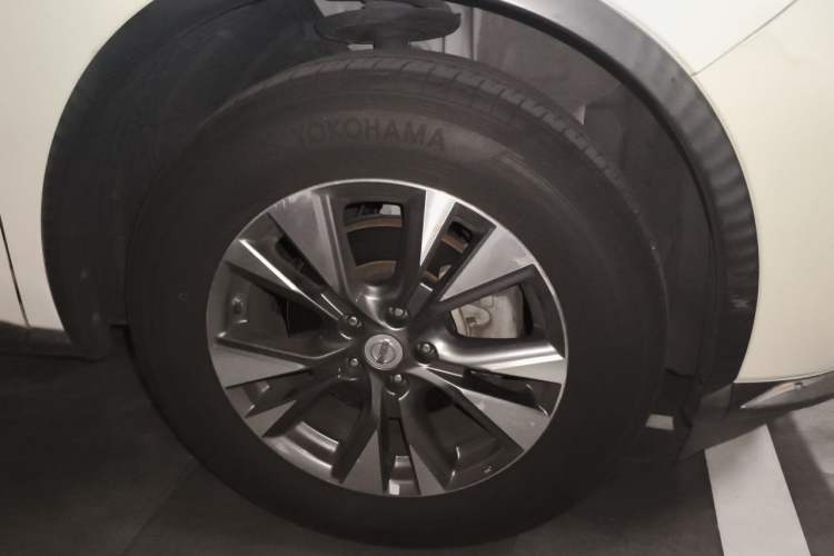 Used Nissan Murano 2015 2.5L XL Two-Wheel Drive Smart Edition Right Front Wheel Hub