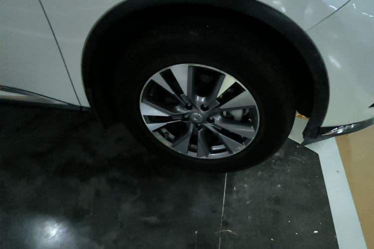 Used Nissan Murano 2015 2.5L XL Two-Wheel Drive Smart Edition Right Front Wheel Hub