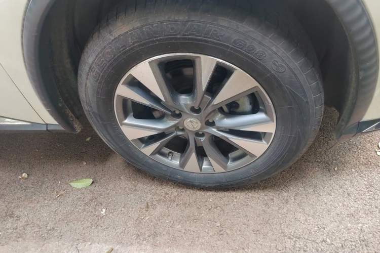 Used Nissan Murano 2015 2.5L XV RES Plus Two-Wheel-Drive Touring Edition Right Front Wheel Hub