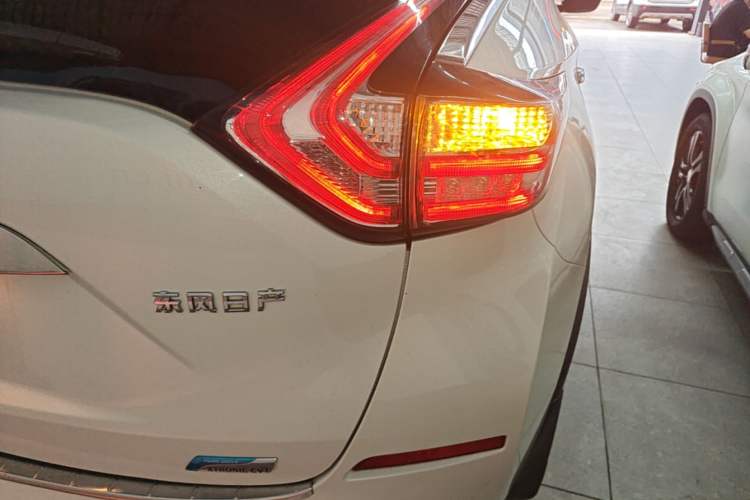 Used Nissan Murano 2015 2.5L XE Two-Wheel-Drive Elite Edition Right Rear Taillight