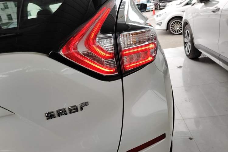 Used Nissan Murano 2015 2.5L XL Two-Wheel Drive Smart Edition Right Rear Taillight