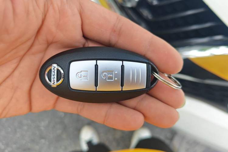 Used Nissan Murano 2015 2.5L XV RES Plus Two-Wheel-Drive Touring Edition Vehicle Key