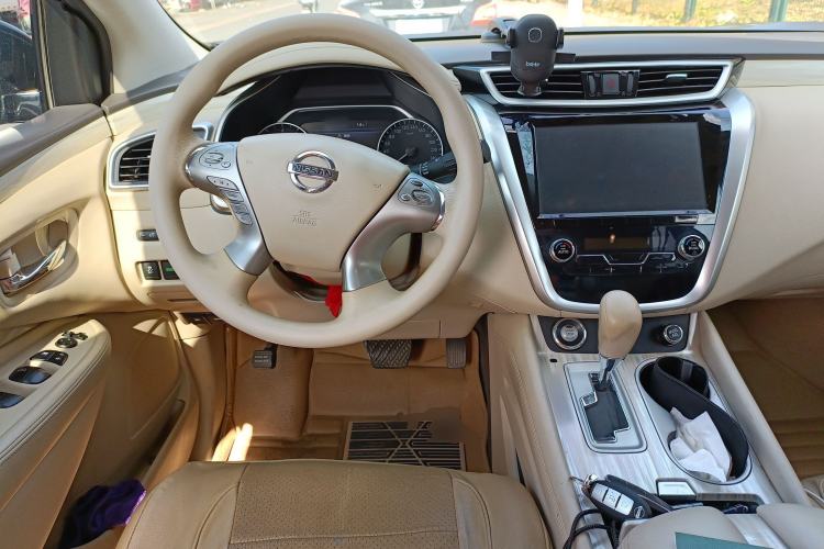 Used Nissan Murano 2015 2.5L XE Two-Wheel-Drive Elite Edition Center Console