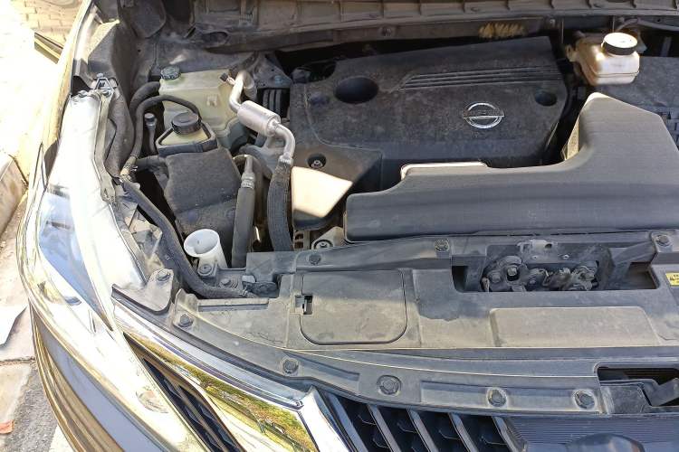 Used Nissan Murano 2015 2.5L XE Two-Wheel-Drive Elite Edition Engine Bay Right
