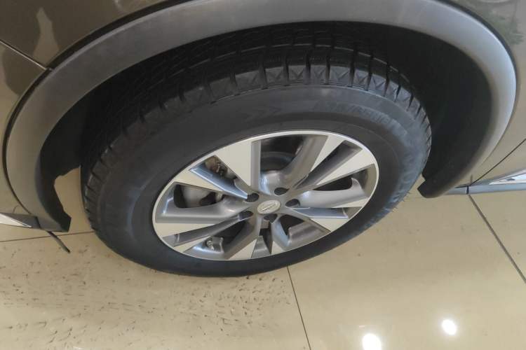 Used Nissan Murano 2015 2.5L XE Two-Wheel-Drive Elite Edition Exterior 7