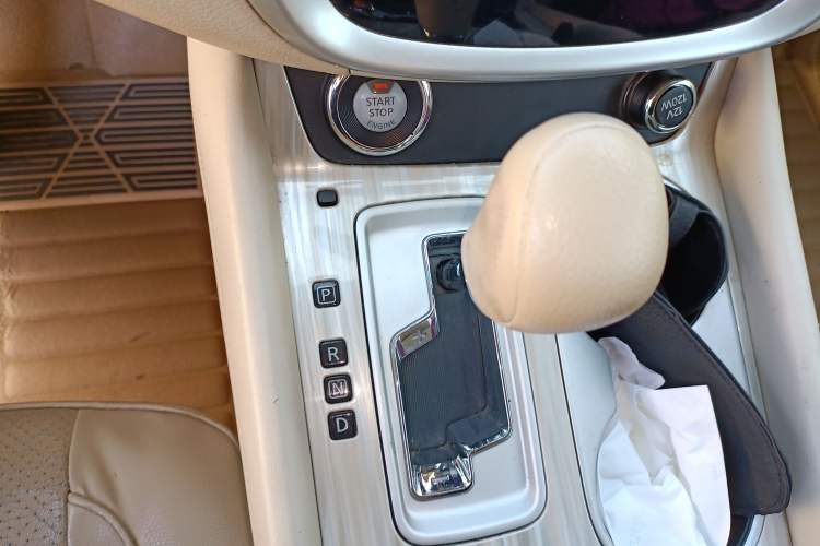 Used Nissan Murano 2015 2.5L XE Two-Wheel-Drive Elite Edition Gear Lever