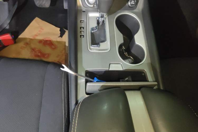 Used Nissan Murano 2015 2.5L XE Two-Wheel-Drive Elite Edition Gear Lever
