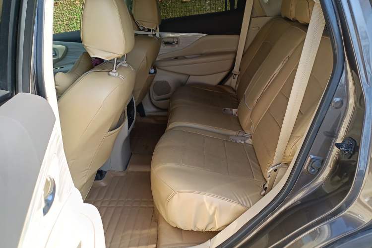 Used Nissan Murano 2015 2.5L XE Two-Wheel-Drive Elite Edition Left Rear Seat