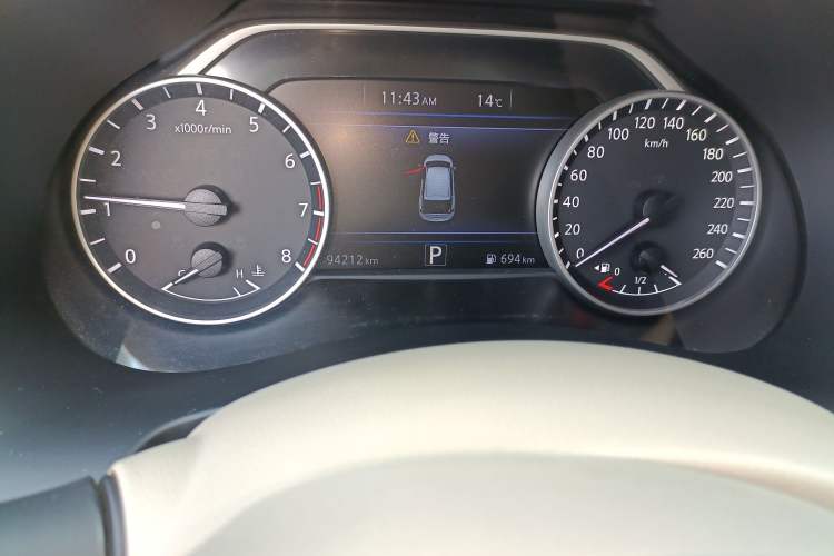 Used Nissan Murano 2015 2.5L XE Two-Wheel-Drive Elite Edition Odometer Close Up