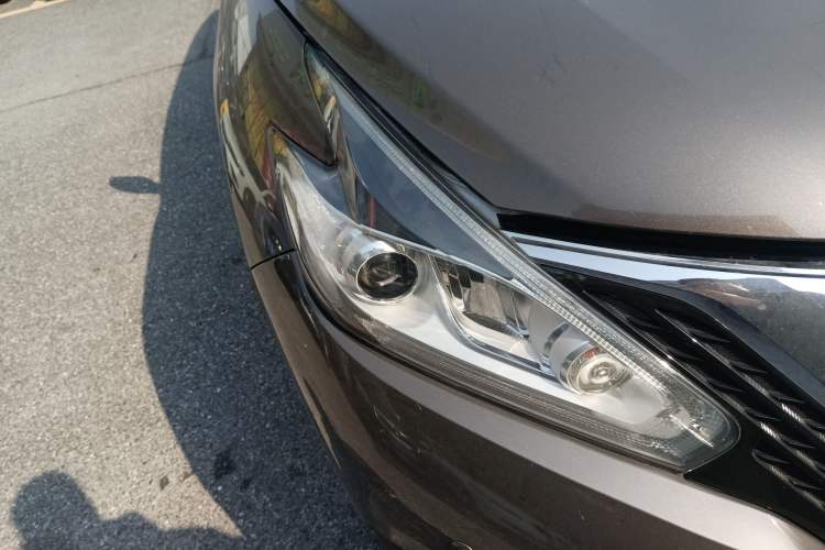 Used Nissan Murano 2015 2.5L XL Two-Wheel Drive Smart Edition Right Front Headlight